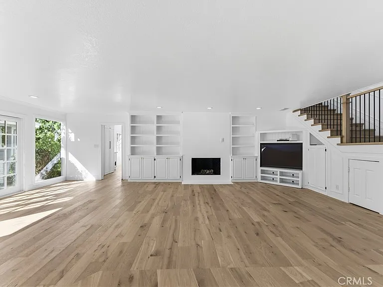 515 Kings Pl — Photo 19