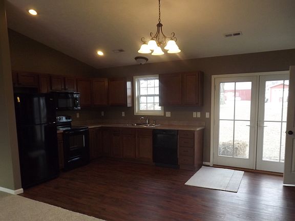 4th image of 304 N 1st St