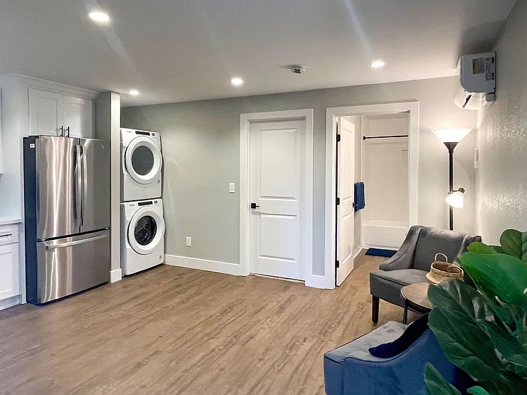 Skylark Apartments — Photo 22