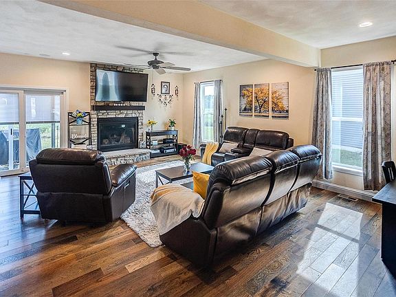 4th image of 604 Daniel Dr