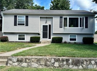 9 Elizabeth Ave, Smithfield, RI 02917