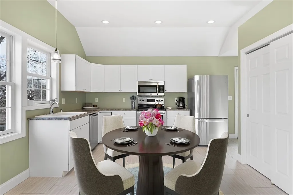 1 bed, 1.0 bath, 672 sqft, $2,500 — Photo 2