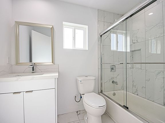 4th image of 956 N Kingsley Dr #3/4