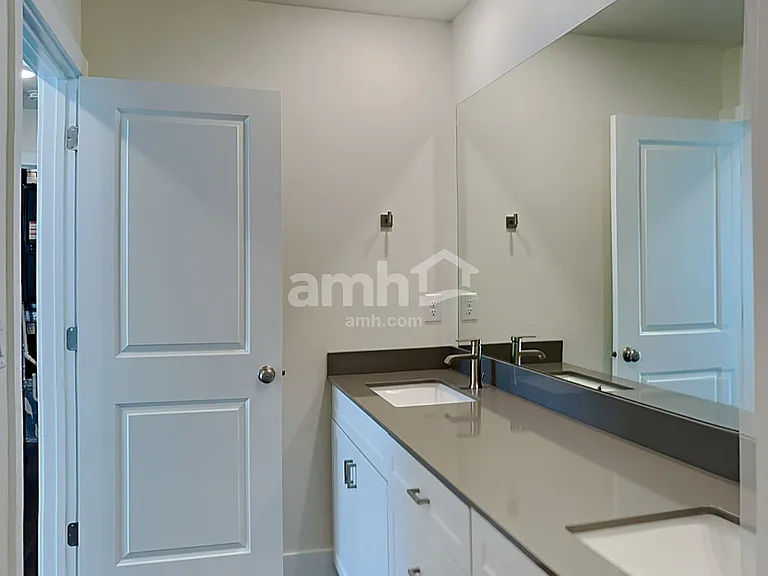1017 S Moorside Ave — Photo 15