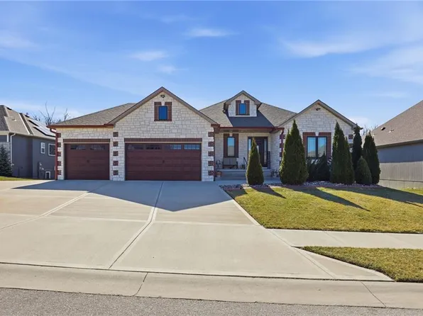 1709 SW 27th St, Lees Summit, MO 64082