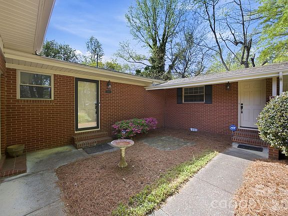 5th image of 101 Spruce Dr