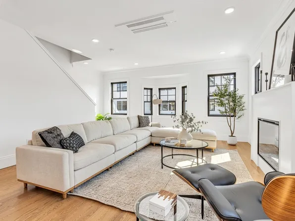 345 Baker St #A, West Roxbury, MA 02132