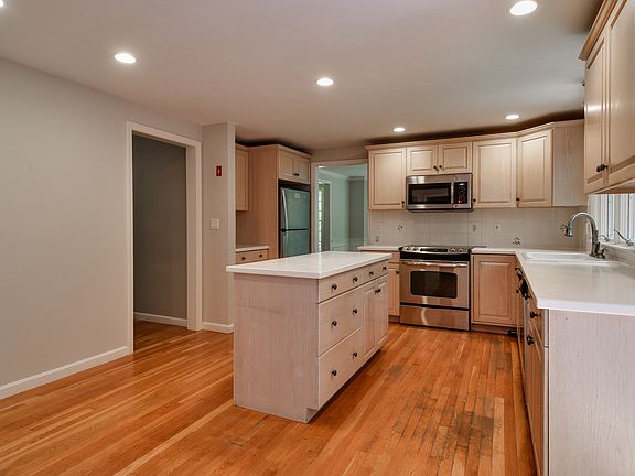 4th image of 81 Tisdale Dr