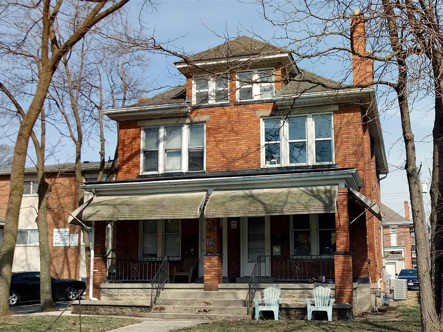 194 E 13th — Photo 1
