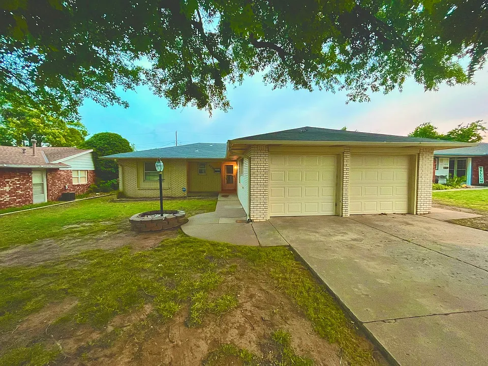 1112 SW 67th