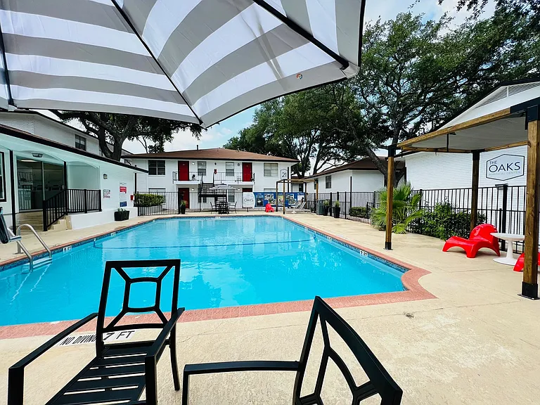 The Oaks Apartments At Medical Center — Photo 52