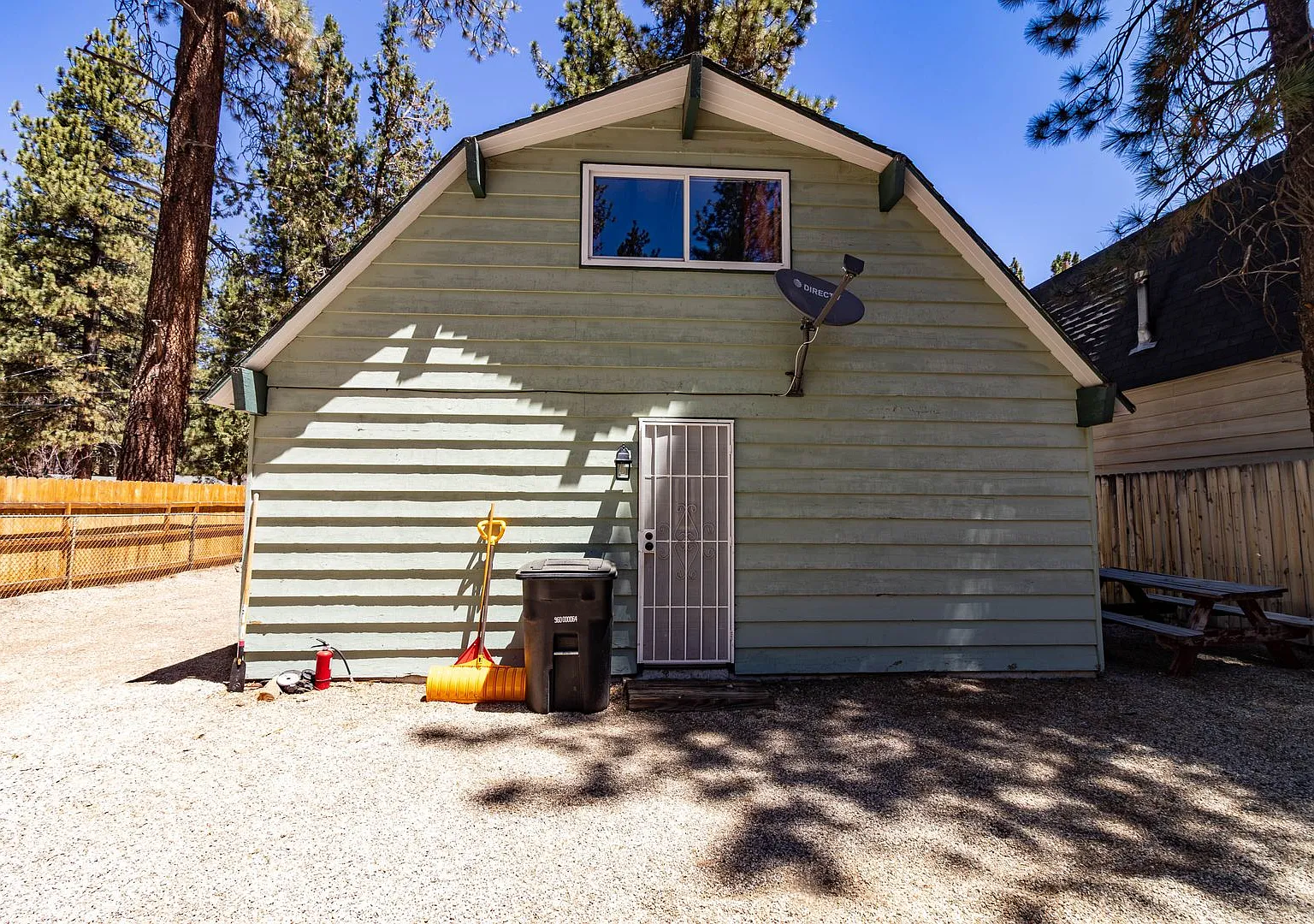 Cozy 2 Bedroom 1 Bath in Big Bear City — Photo 4