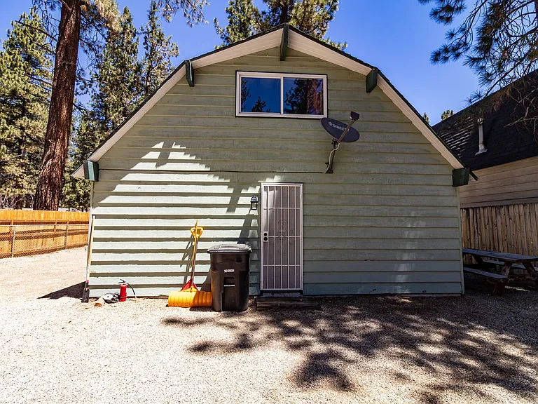 804 Robinhood Blvd — Photo 4
