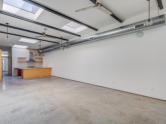 5th image of 2109 E Susquehanna Ave