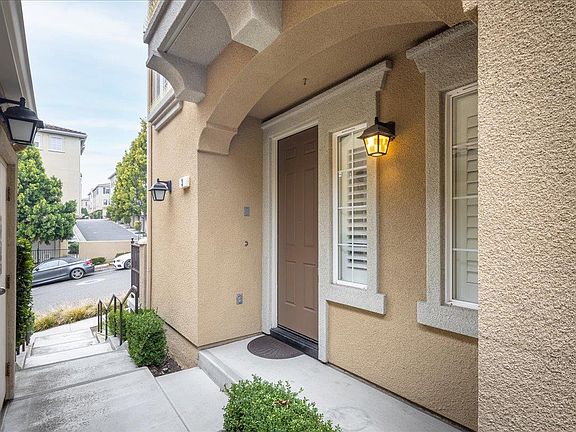 2nd image of 388 Adeline Ave APT 3