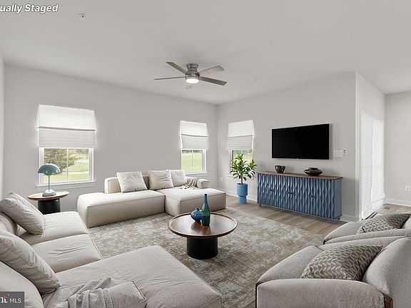 3rd image of 747 Sagebrush Loop