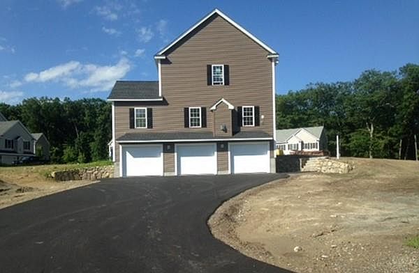 2nd image of 11 Beechnut Rd