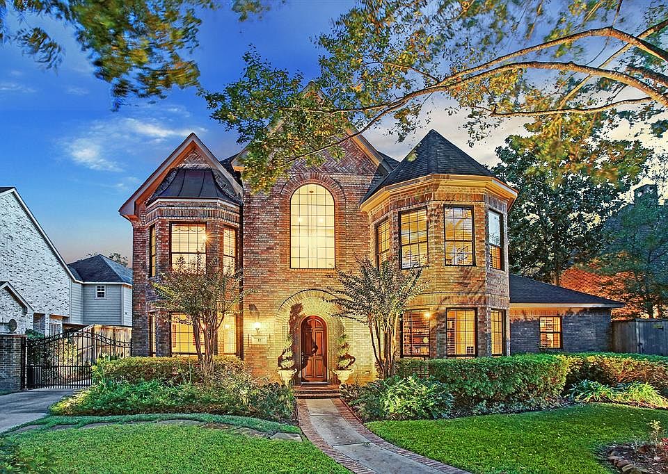 1st image of 12 Village Oaks Ln