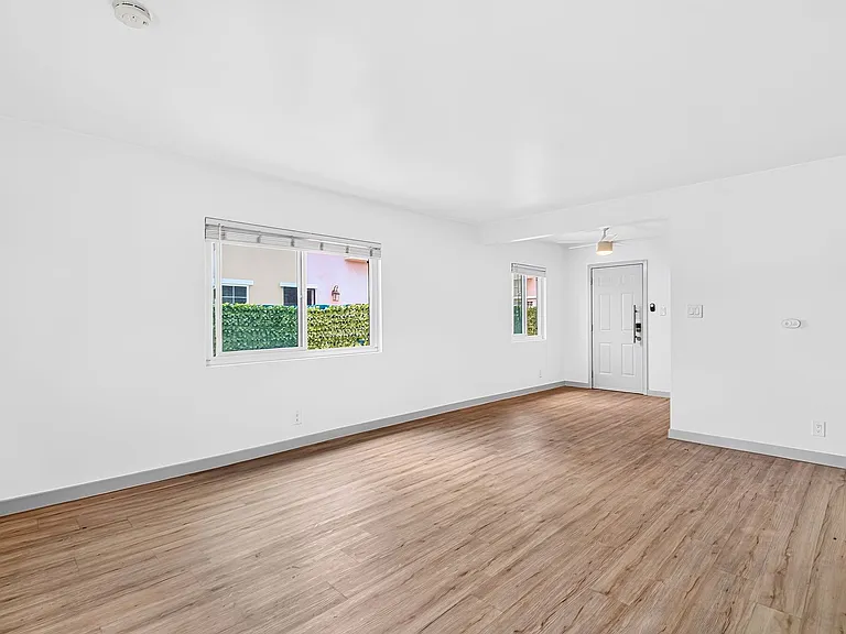 359 East Esther Street — Photo 32