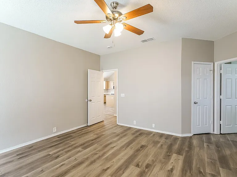 4612 Parkmount Dr — Photo 9
