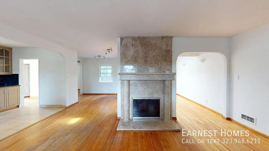 Spacious 3-Bedroom Northridge Home with an Oversized Backyard — Photo 3