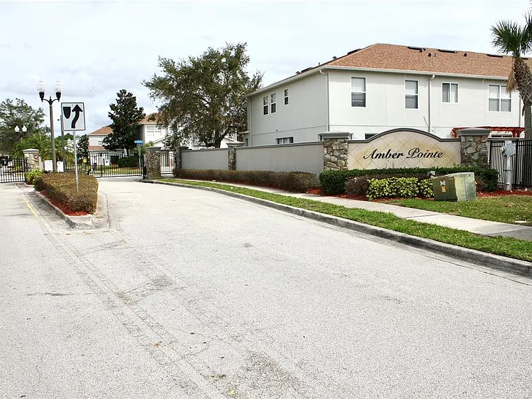 1017 Chalcedony St — Photo 38