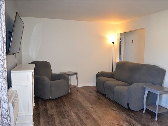 4th image of 18 Village Ct #18