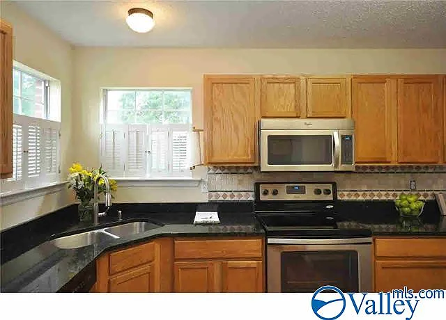 4 bed, 2.5 bath, 2287 sqft, $1,750 — Photo 2