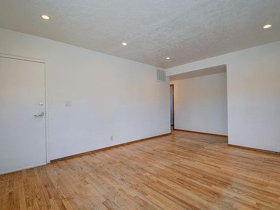 3rd image of 2533 La Veta Dr NE