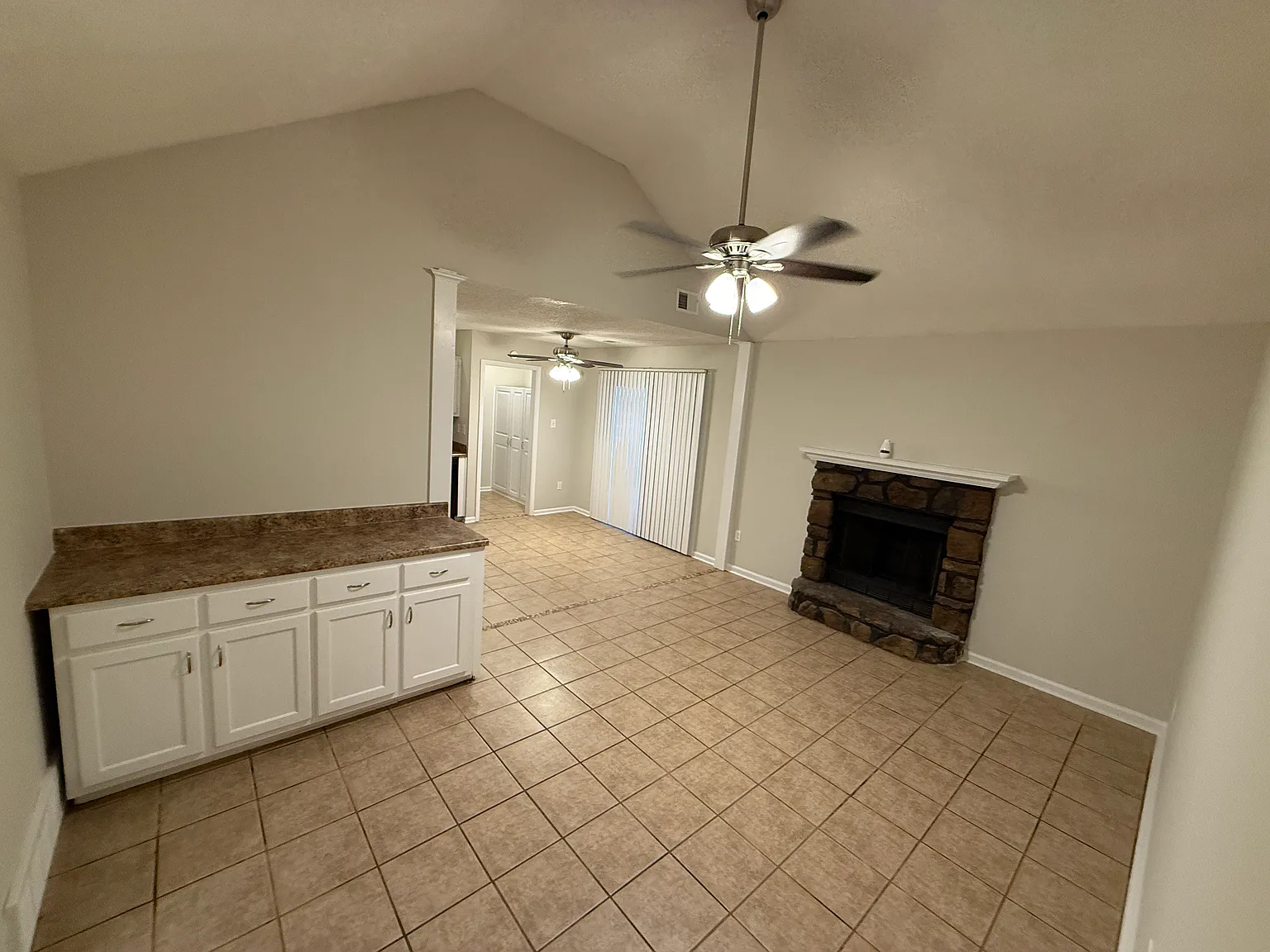 3 bed, 1352 sqft, $1,850 — Photo 4