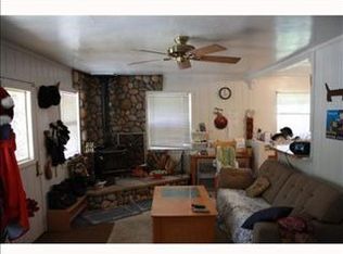 556 Holmes Ln, Sugarloaf, CA 92386
