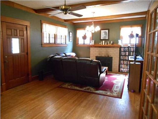 3rd image of 217 E Broadway Ave
