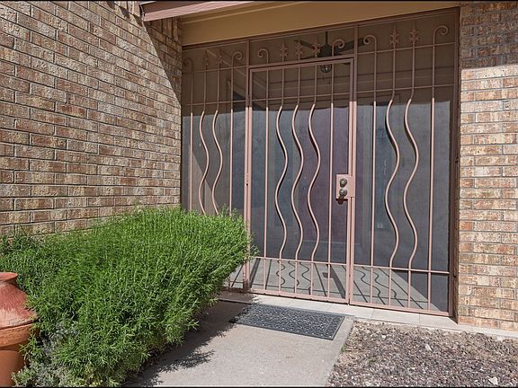 4th image of 601 Firedale Ln