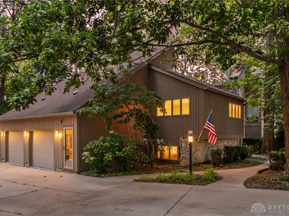 1055 Wilderness Blf, Tipp City, OH 45371