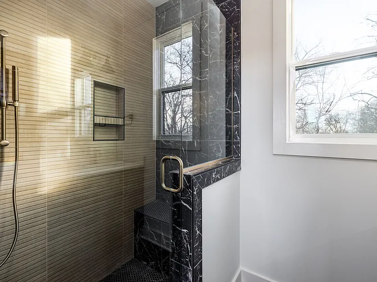 326 E Trinity Ln #C — Photo 18