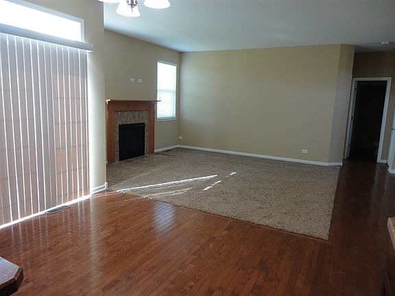 3rd image of 815 Farmstead Ln