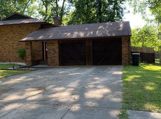 2066 S Hillcrest Ave, Springfield, MO 65807