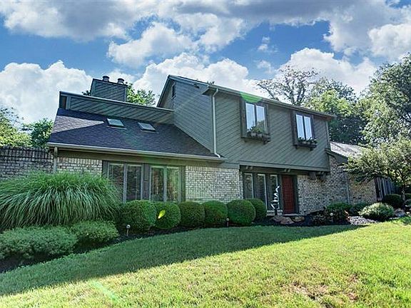3rd image of 1579 Chartwell Dr