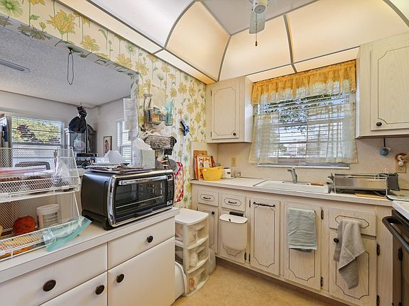 4th image of 134 Ventnor Drive #I