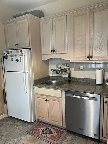 155 Strathmore Rd #3 — Photo 20