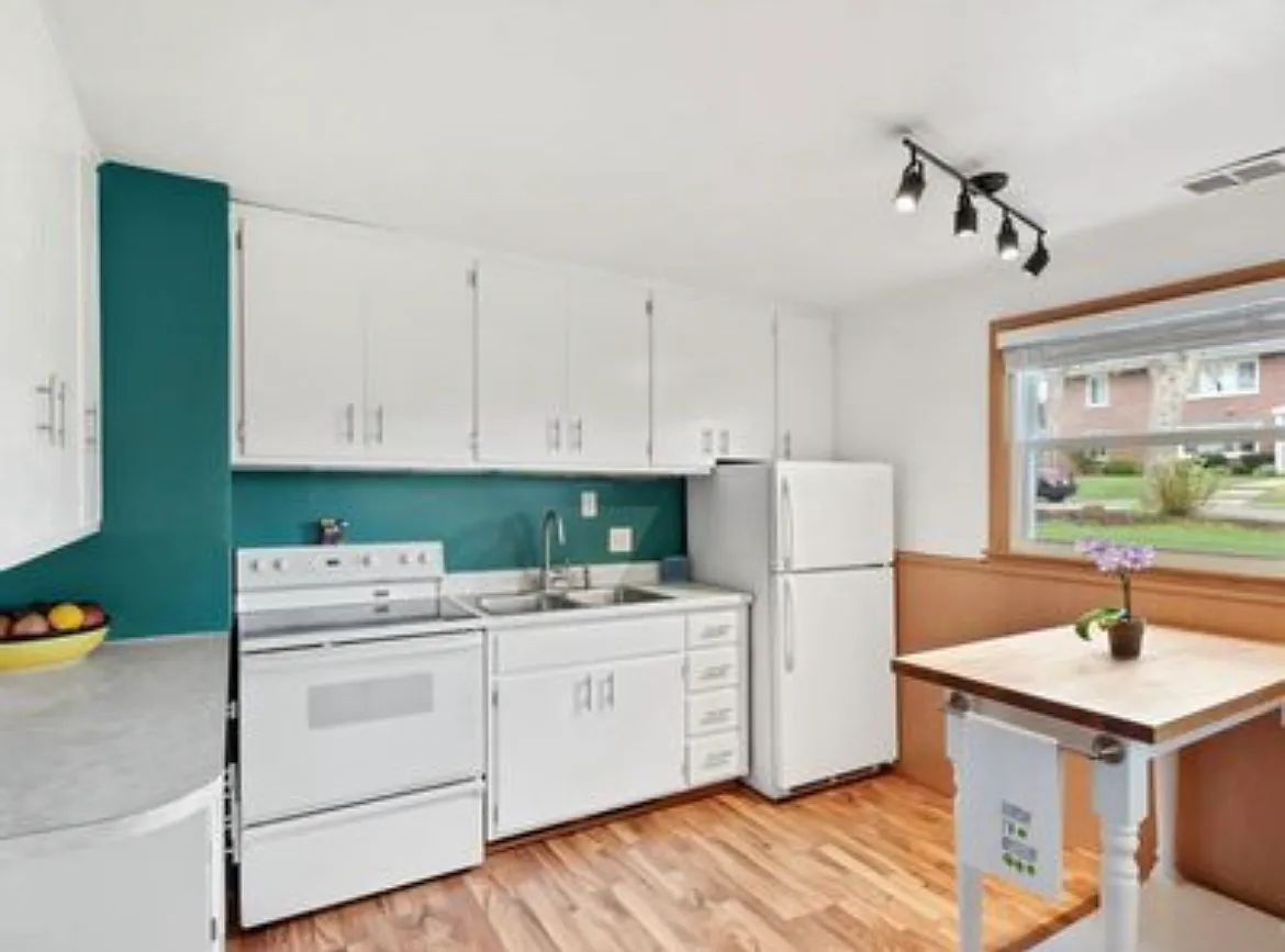 1 bed, 900 sqft, $1,600 — Photo 3