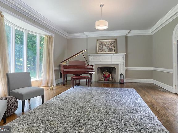 5th image of 51 Hill Manor Dr