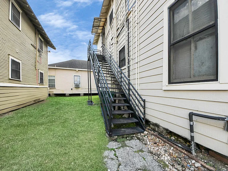 2502 Saltus St #3 — Photo 6