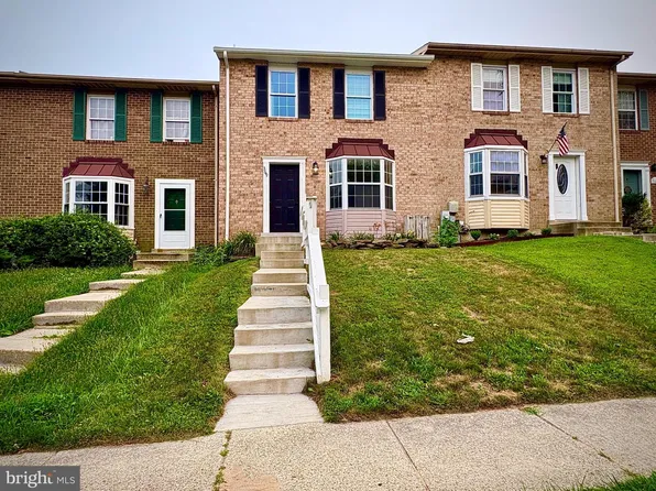369 Cool Breeze Ct, Pasadena, MD 21122