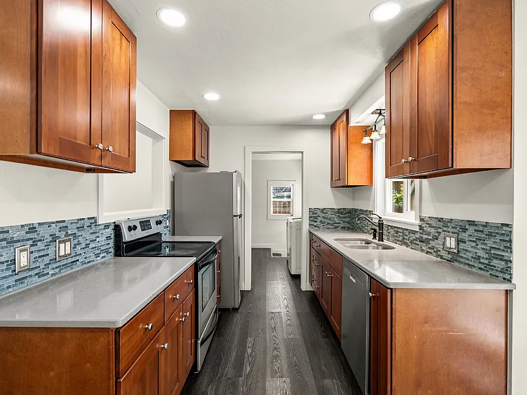 510 Keene Dr — Photo 16