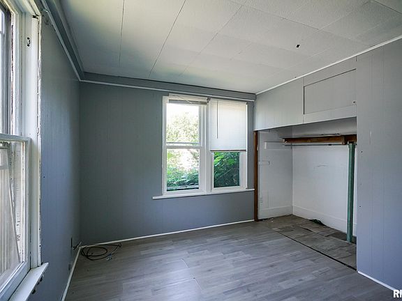 5th image of 2121 N Bourland Ave