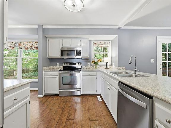 4th image of 4714 Pine Hollow Ln