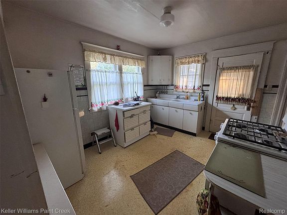 3rd image of 27 Mariva St
