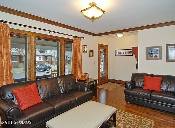 3rd image of 636 Clarence Ave