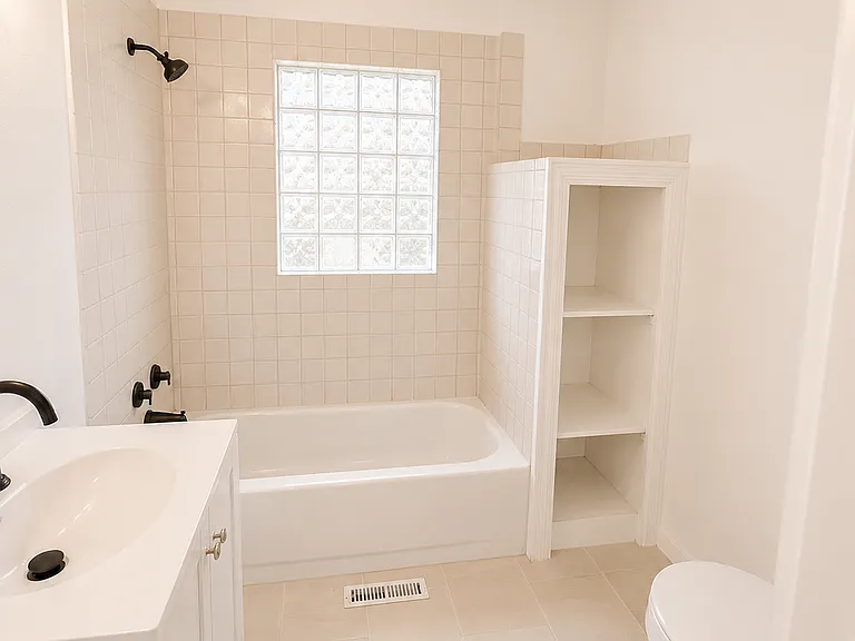 4138 Locust St — Photo 4